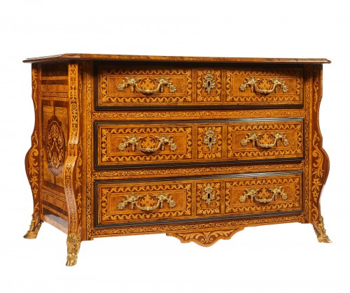 Mazarine chest of drawers Attributed to Thomas Hache