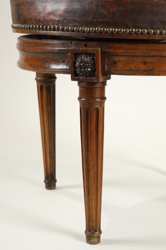 Sièges Fauteuil & Bergère - Large fauteuil de bureau pivotant, période Louis XVI
