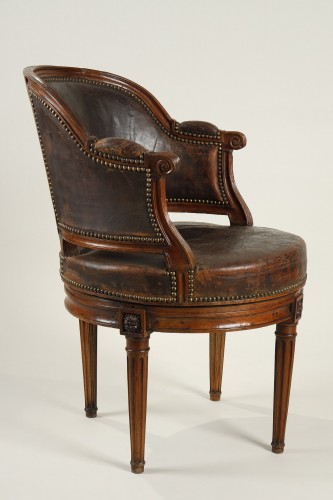 Large fauteuil de bureau pivotant, période Louis XVI - Galerie Gilles Linossier