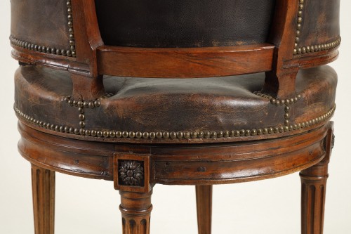 Louis XVI - Large fauteuil de bureau pivotant, période Louis XVI