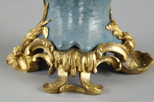 Vase en terre émaillée bleue, Chine XVIIIe - Arts d