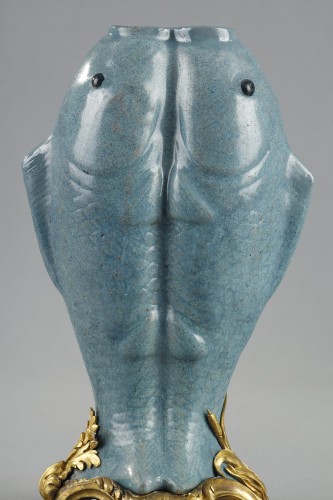 Vase en terre émaillée bleue, Chine XVIIIe - 