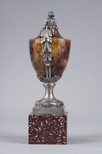 Petit vase-urne en Blue-John, argent et porphyre - Objet de décoration Style Louis XVI