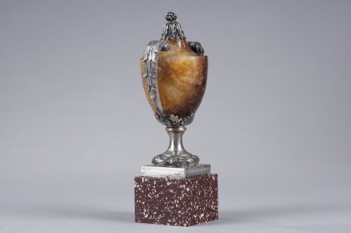 Petit vase-urne en Blue-John, argent et porphyre - Galerie Gilles Linossier