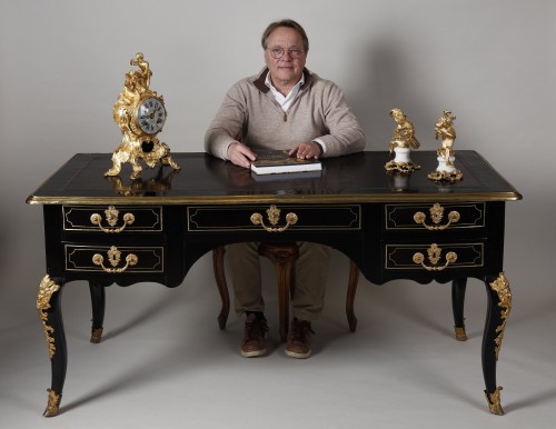 Antiquités - Large flat desk, black, Regency period