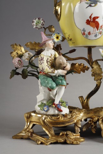 Pot-pourri en bronze doré et porcelaine de Saxe, XVIIIe siècle - Céramiques, Porcelaines Style Louis XV