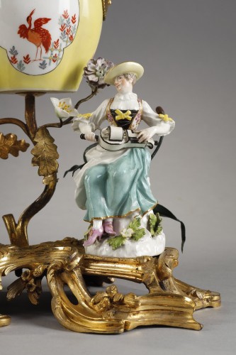Céramiques, Porcelaines  - Pot-pourri en bronze doré et porcelaine de Saxe, XVIIIe siècle