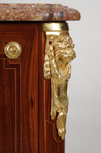 Antiquités - Petite commode galbée estampillée de MIGEON