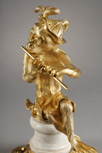 Antiquités - Pair of gilded bronze statuettes representing musical monkeys