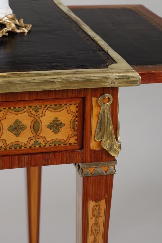 Bureau plat estampillé G. Dester - Mobilier Style Louis XVI