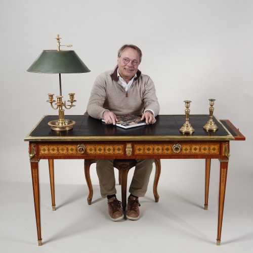 Mobilier Bureau et Secrétaire - Bureau plat estampillé G. Dester