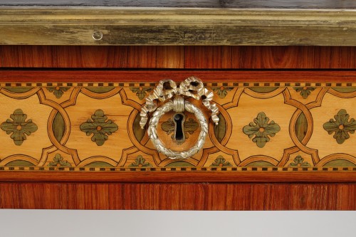 Antiquités - Bureau plat estampillé G. Dester