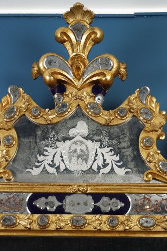 Antiquités - Large Venetian mirror with a pediment bearing the Doge&#039;s coat of arms