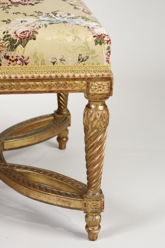 Tabouret en bois doré époque Louis XVI - Galerie Gilles Linossier