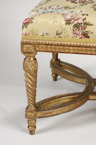 XVIIIe siècle - Tabouret en bois doré époque Louis XVI
