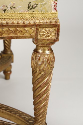 Louis XVI - Tabouret en bois doré époque Louis XVI