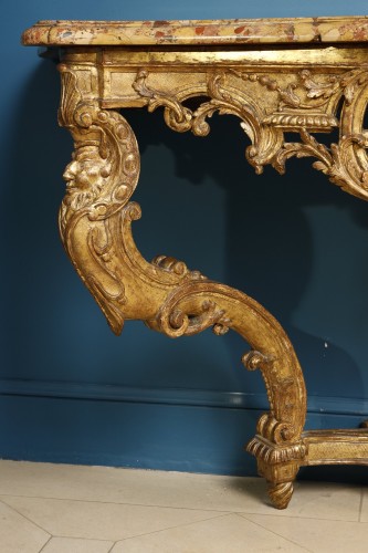 Console murale à têtes de grotesques d'époque Régence - Mobilier Style Régence