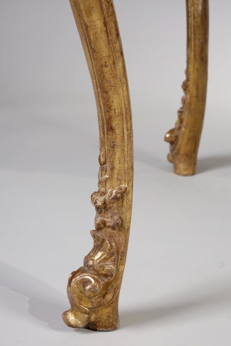 Table de milieu en bois doré, d'époque Régence - Galerie Gilles Linossier