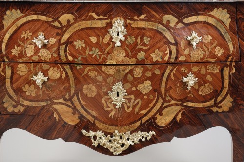 Furniture  - Curved chest of drawers on all sides attributed to Pierre Migeon