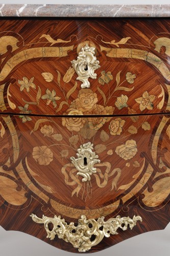 Curved chest of drawers on all sides attributed to Pierre Migeon - 