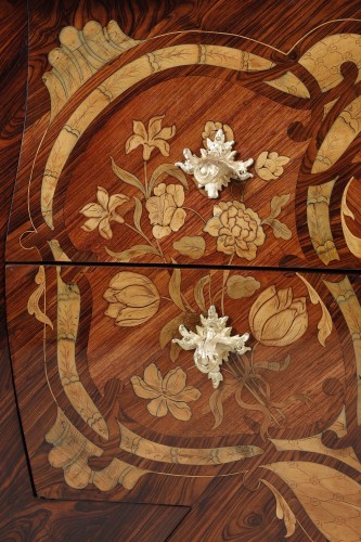 18th century - Curved chest of drawers on all sides attributed to Pierre Migeon