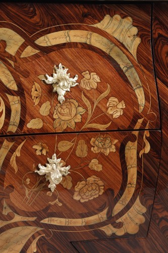 Curved chest of drawers on all sides attributed to Pierre Migeon - Louis XV