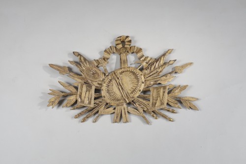 Antiquités - 18th century giltwood war attributes