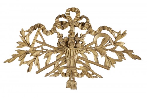 18th century gilded wooden spring attributes