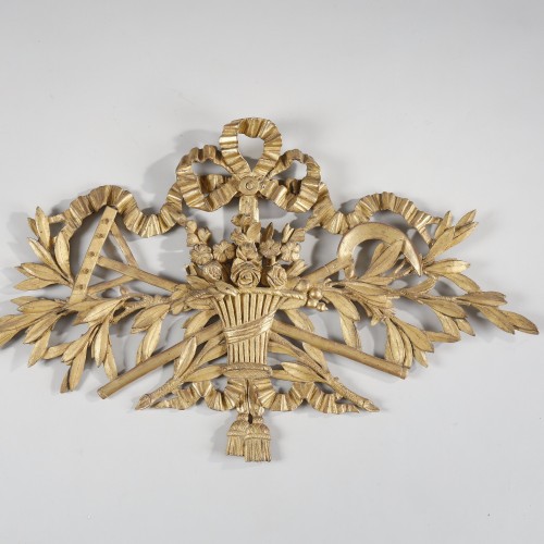 18th century gilded wooden spring attributes - Louis XVI