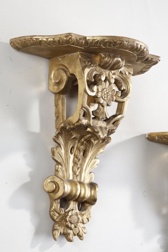 Objet de décoration  - Paire de petites consoles d'applique en bois doré d'époque Louis XV