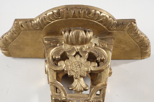 Paire de petites consoles d'applique en bois doré d'époque Louis XV - Galerie Gilles Linossier