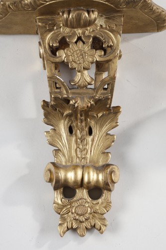 XVIIIe siècle - Paire de petites consoles d'applique en bois doré d'époque Louis XV