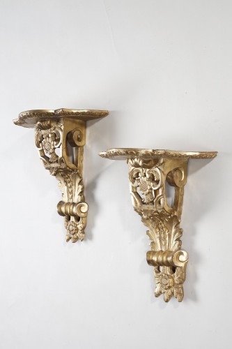 Antiquités - Paire de petites consoles d'applique en bois doré d'époque Louis XV