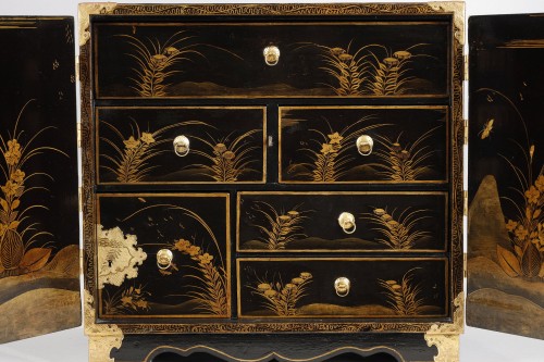  - Small 18th century Edo cabinet