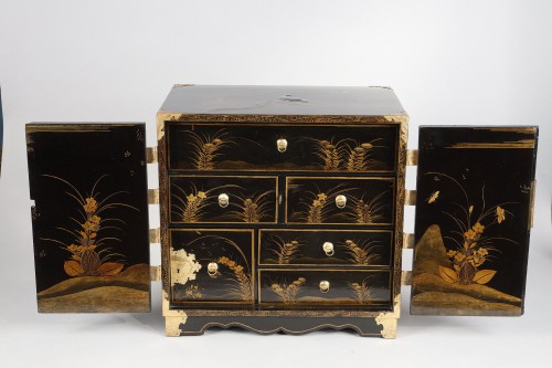 Antiquités - Small 18th century Edo cabinet