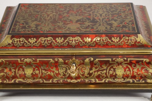 XVIIIe siècle - Coffre en marqueterie Boulle d'écaille de Tortue Attribuée à André Charles Boulle