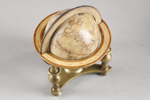 Rare paire de Globes terrestre et céleste miniatures du XVIIe siècle - Galerie Gilles Linossier