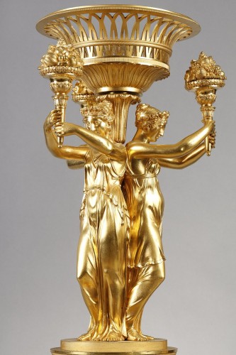 XIXe siècle - Paire de grands centres de table en bronze ciselé et doré