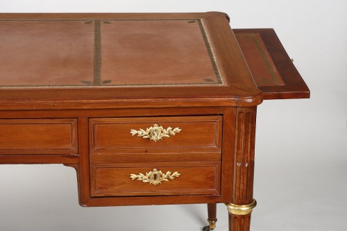 Large Louis XVI mahogany « bureau plat », attributed to Fidelys Shey - Furniture Style Louis XVI