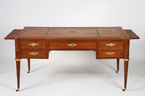 Large Louis XVI mahogany « bureau plat », attributed to Fidelys Shey - 
