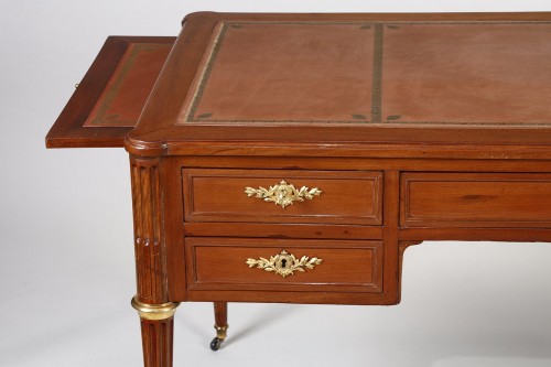 18th century - Large Louis XVI mahogany « bureau plat », attributed to Fidelys Shey