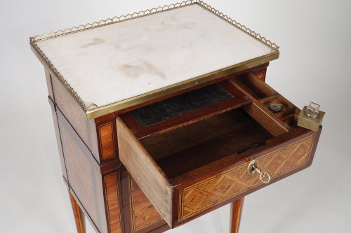 18th century - Small Louis XVI table de Salon  with three drawers