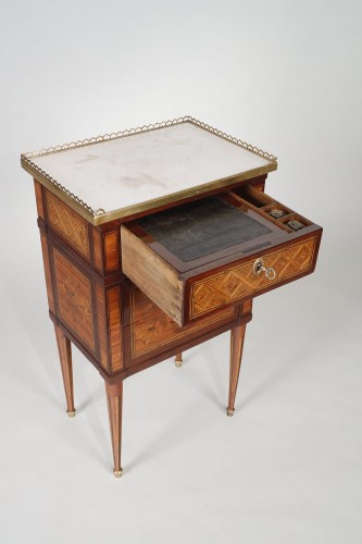 Small Louis XVI table de Salon  with three drawers - Louis XVI