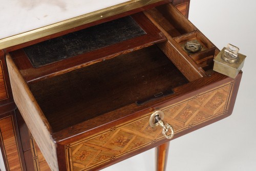 Louis XVI - Small Louis XVI table de Salon  with three drawers