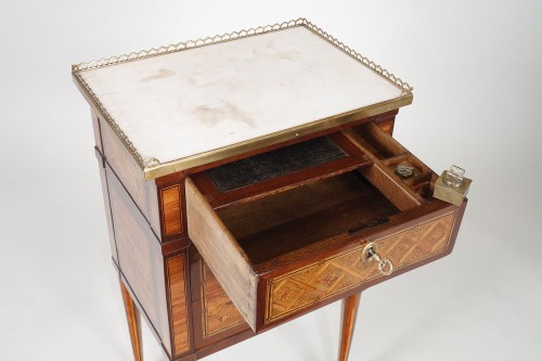 Antiquités - Small Louis XVI table de Salon  with three drawers