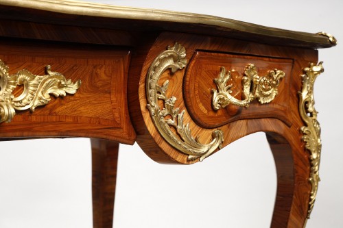 Louis XV - Bureau plat d’époque Louis XV, estampillé de Pierre Migeon