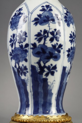 Céramiques, Porcelaines  - Paire de va en porcelaine de Chine d'époque Kangxi