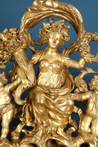 XVIIIe siècle - Très grand miroir Italien aux allégories de l'abondance et de la musique
