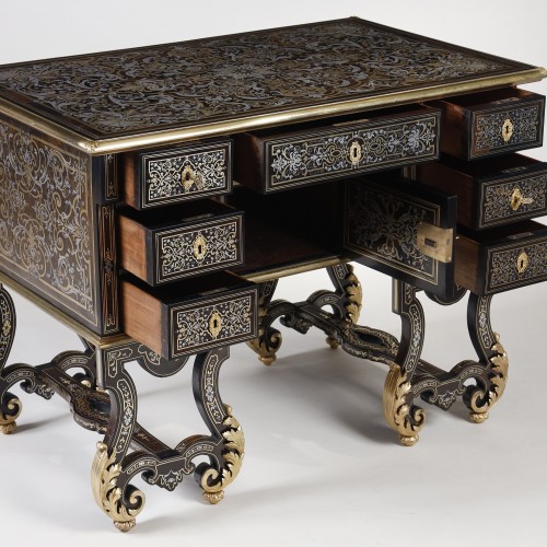 Rare Mazarin desk in Boulle marquetry attributed to Oppenord - 