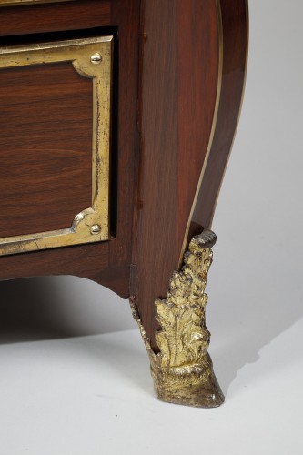 French Régence Period Mazarine Chest Of Drawers In Amaranth and Bronze - 